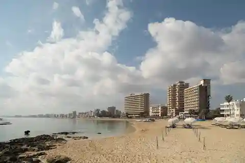 Von Paphos aus: FAMAGUSTA-Salamis und Geisterstadt