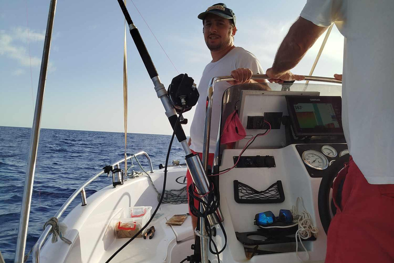 Rhodos: 4 uur durende privéboottocht met visuitrustingRhodes: Privéboottocht van 4 uur om te vissen, inclusief uitrusting