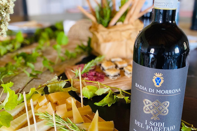 Winery tour and Tuscan wine tasting with culinary specialties