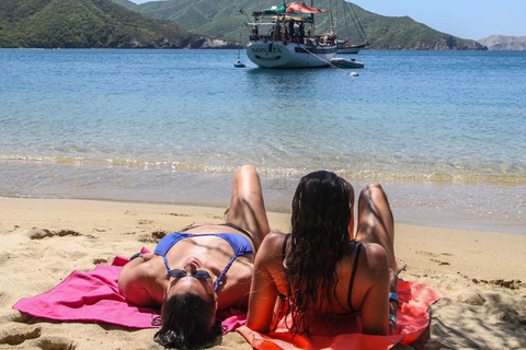 Santa Marta: Bahía Concha Sailing with Lunch & Snorkel