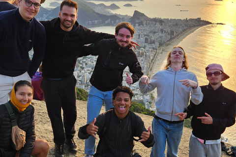 Rio de Janeiro: Morro Dois Irmãos Sunrise Hike Rio de Janeiro: Morro Dois Irmãos Sunrise Hike & Favela Tour