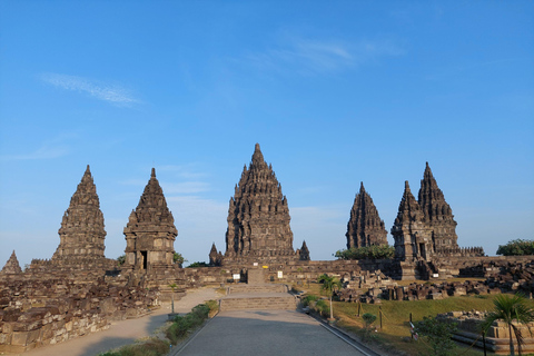 Yogyakarta: Prambanan Temple Guided Tour und Golden Sunset