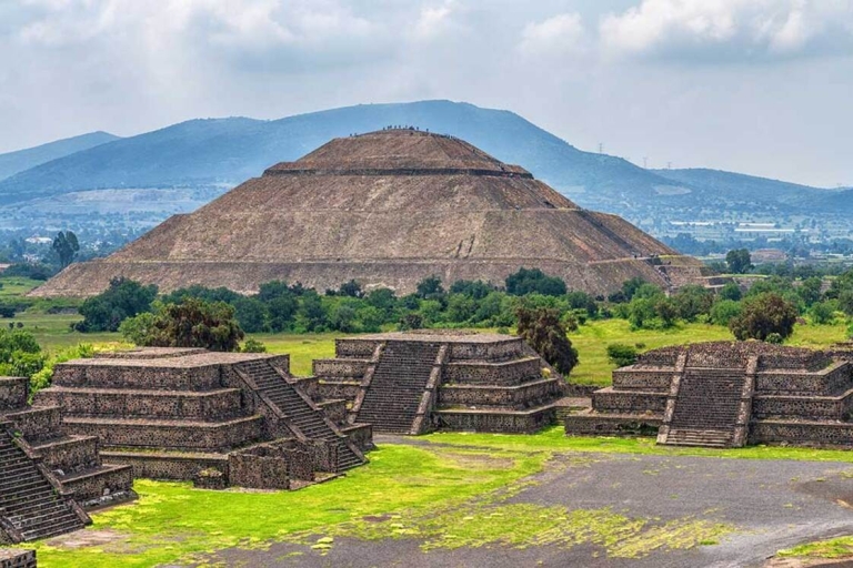 México: Pyramiden von Teotihuacán & Xochimilco - 2 Tage TourErster Tag Xochimilco & Zweiter Tag Pyramiden von Teotihuacan