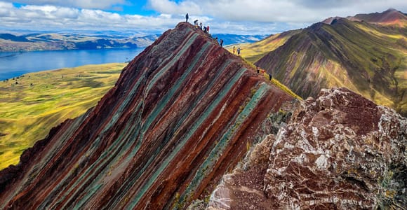 From Cusco: Pallay Poncho Easy Hike with Breakfast and Lunch