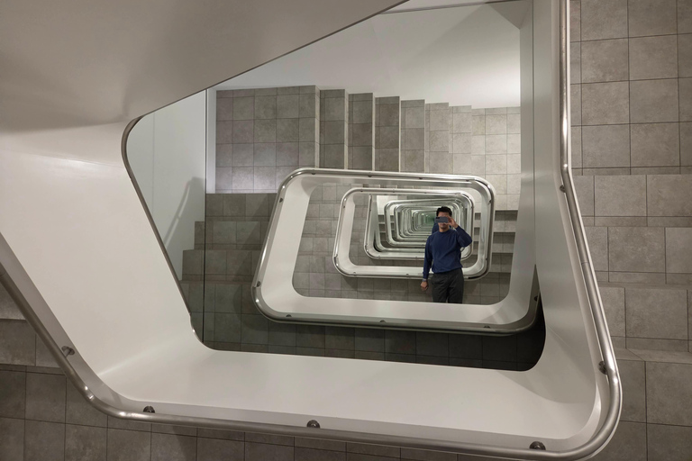 Kanazawa: Contemporary Art Walk with Museum Options KAMU Art Spaces Walk Private tour