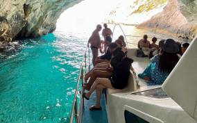 Zakynthos: Boat Tour to Shipwreck, Blue Caves, & White Beach