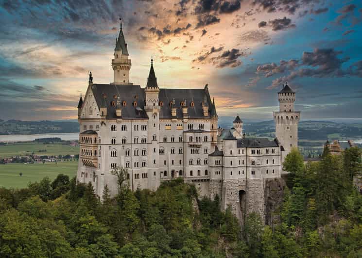 Munich: Neuschwanstein Castle, Linderhof & Gorge Tour