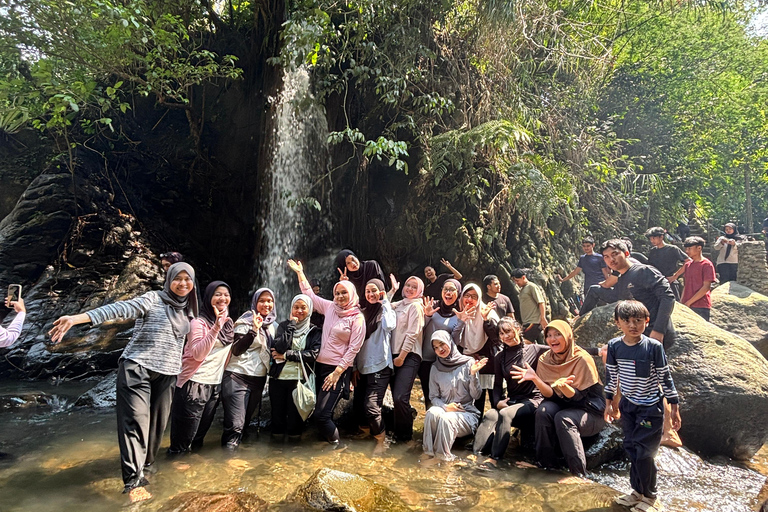 Bogor: Hidden Waterfall Trek & Local Lunch (Leuwi Asih)
