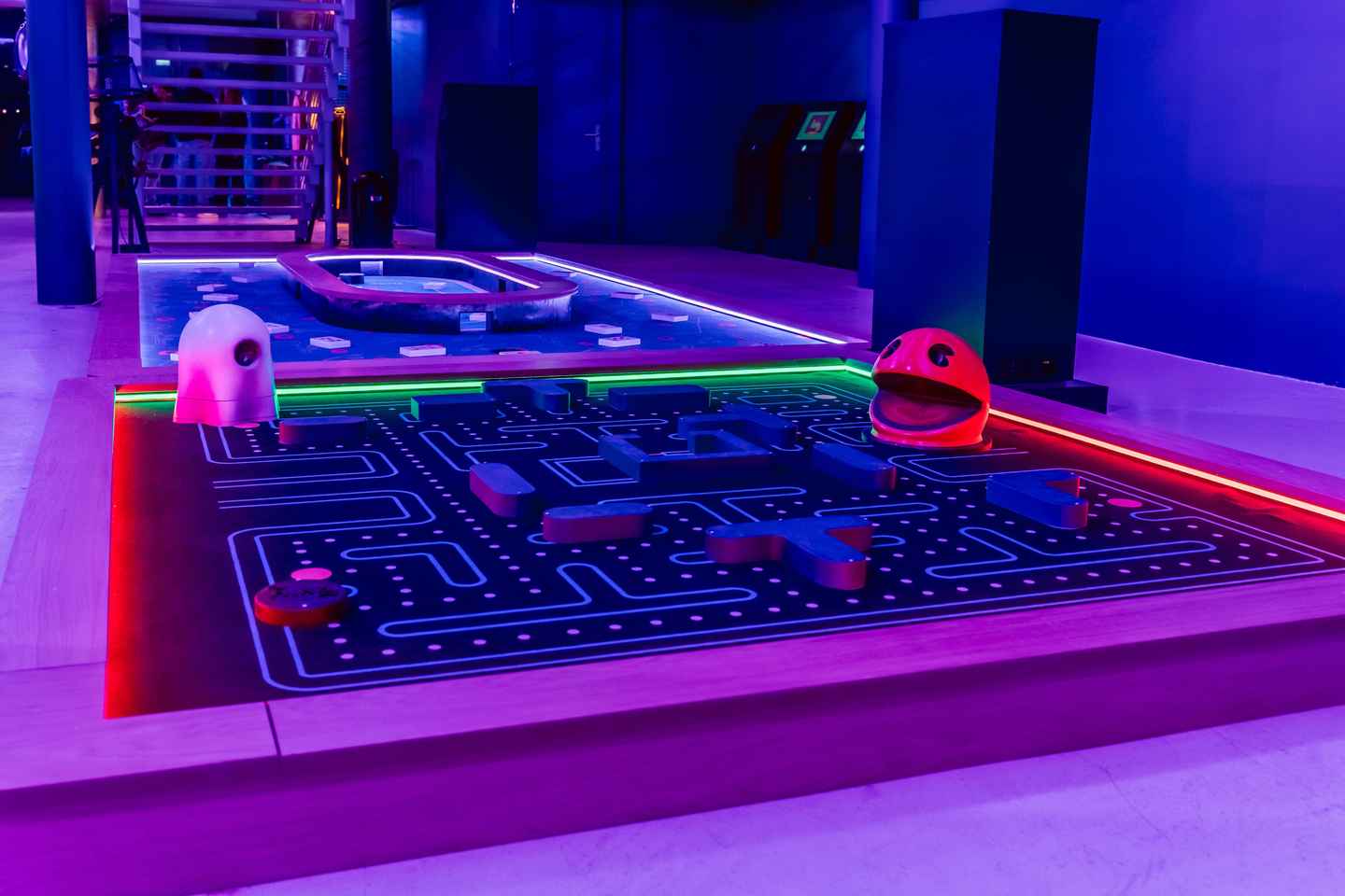 Cologne: Adventure Minigolf – Interactive tour through movie sets!