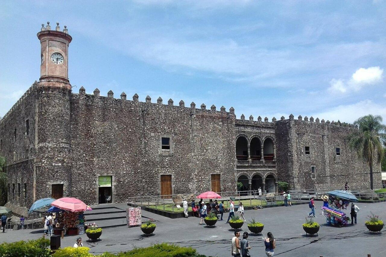 Tour durch Cuernavaca: Besuch von Xochicalco und Diego Rivera WandmalereienPrivat