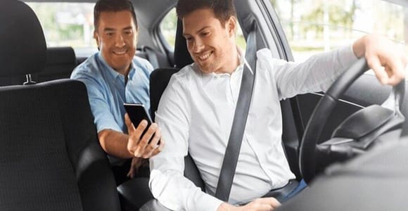 Fez Airport: Private Transfer to a Fez Hotel with SIM Card