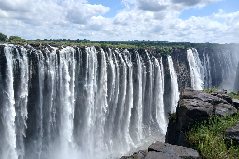 Victoria Falls Zimbabwe: Mosi-oa-Tunya Walk with Local Guide