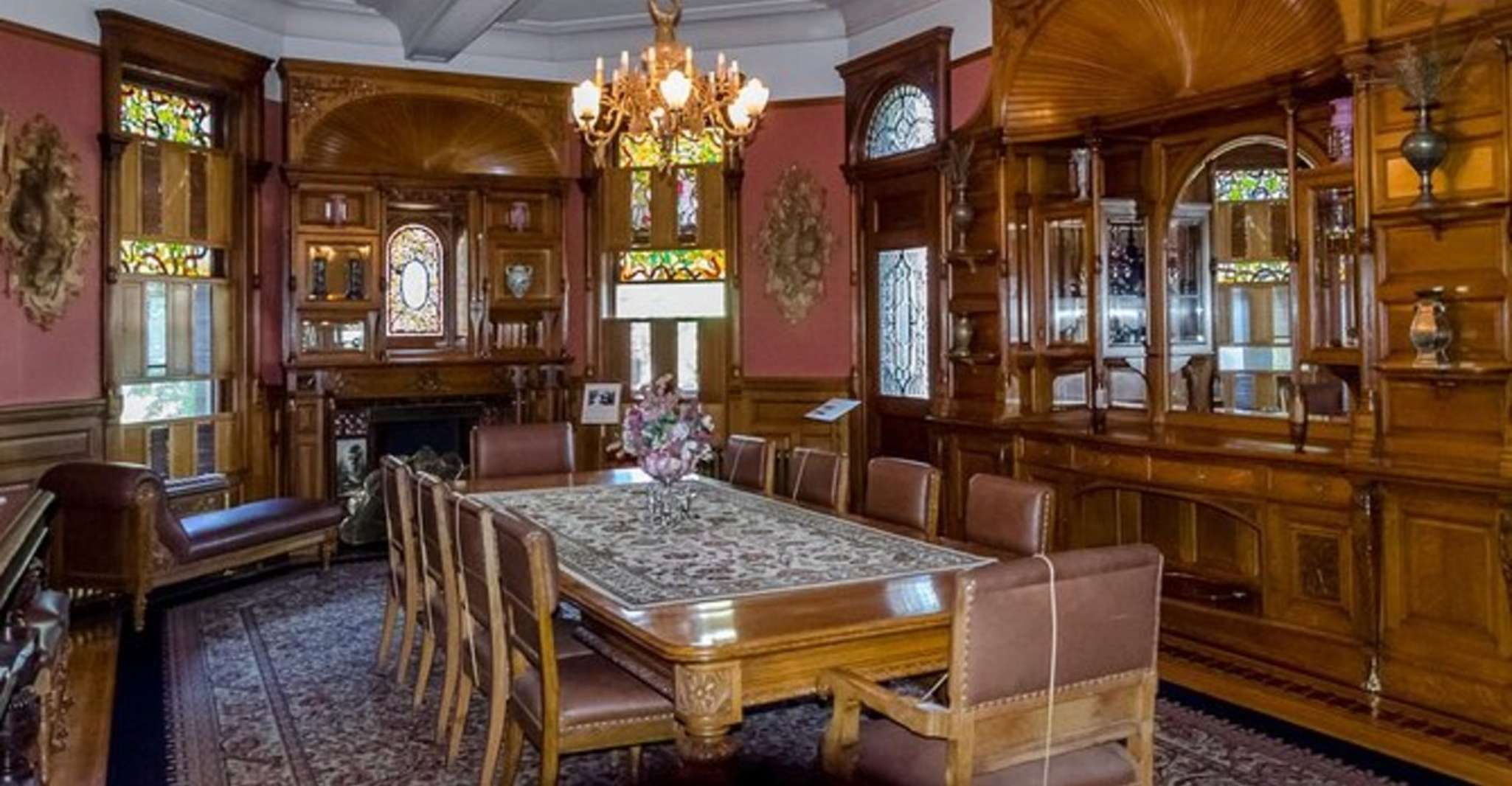 Visit Craigdarroch Castle and Butchart Garden Private - Hizvo