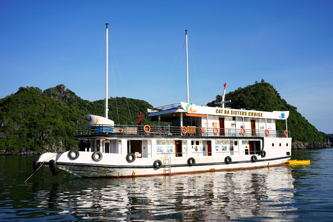 Croisière traditionnelle de 2 jours dans la baie de Lan Ha et sur l'île de Cat BaDepuis Hanoï : croisière de 2 jours à la baie de Lan Ha et Cat Ba