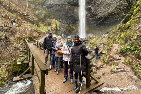 Watervallen en wondertour: bezoek adembenemende bezienswaardigheden!