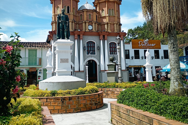 Guatapé Custom Tour, max 7 passengers Guatapé Custom Tour for up to 7 Passengers