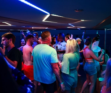 Protaras: 80s and 90s Sunset Cruise with Cypriot Dinner & DJ
