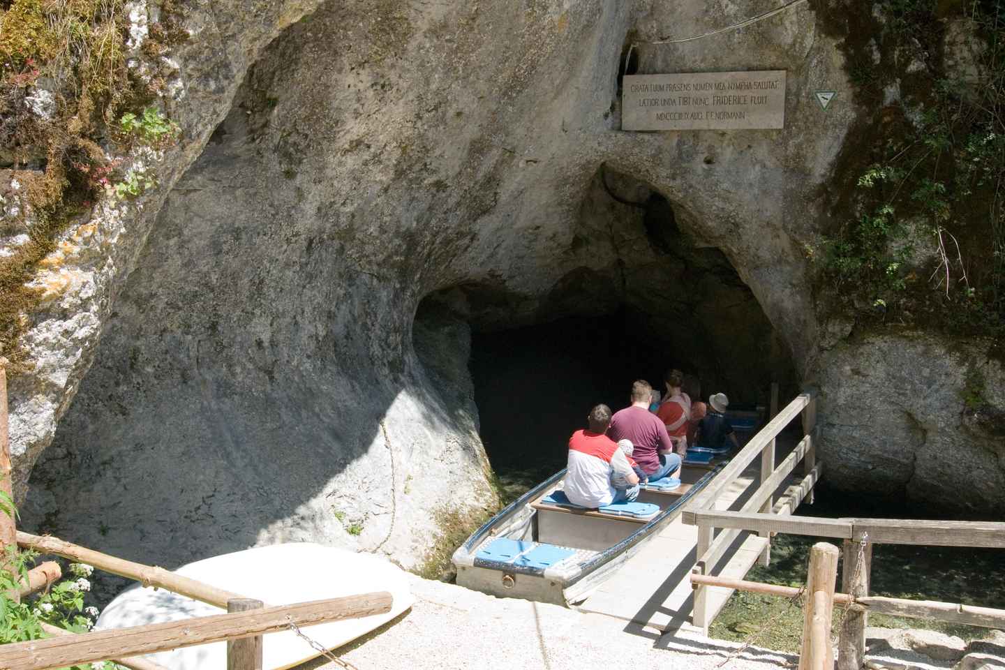 Swabian Jura: Entering the Wimsen Cave by boat