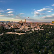 Segovia: Hot-air balloon ride with cava toast