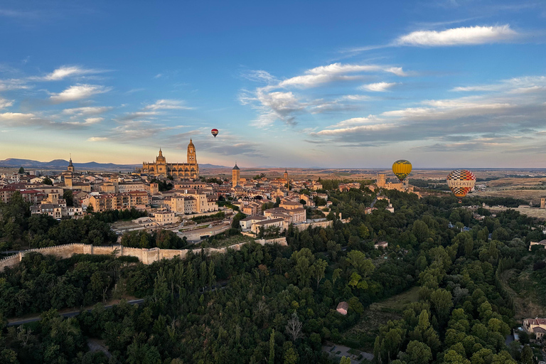 Segovia: Hot-air balloon ride with cava toast