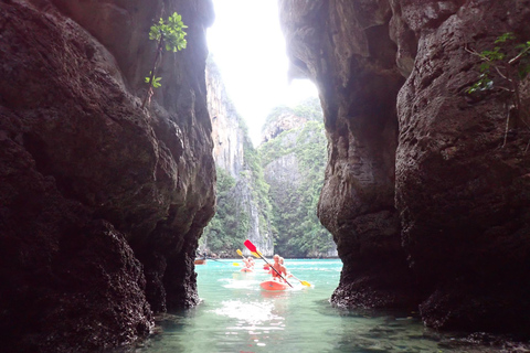 Koh Phi Phi : Pirat båttur med snorkling och kajakpaddling