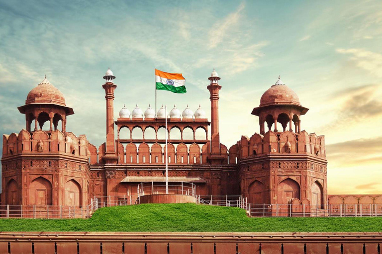 Delhi: Antigua y Nueva Delhi Tour Privado de Día Completo o Medio DíaTour privado de un día entero por la Vieja y la Nueva Delhi, todo incluido