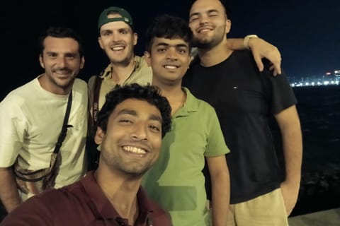 Mumbai: Street Food, Markets & Night Highlights Tour
