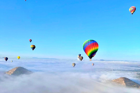 Meksyk: Balon na ogrzane powietrze nad Teotihuacán ze śniadaniemLot balonem na ogrzane powietrze tylko z prezentem-niespodzianką!!!!