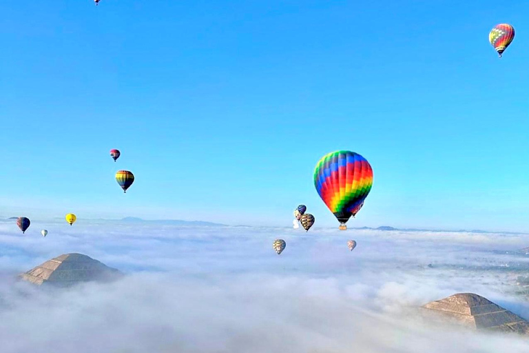 Meksyk: Balon na ogrzane powietrze nad Teotihuacán ze śniadaniemLot balonem na ogrzane powietrze tylko z prezentem-niespodzianką!!!!