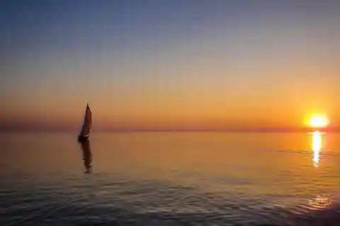 Sotogrande: Private Sailing Tour + Drink (For Groups)