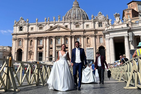 Newlywed couples blessing during Pope Leone XIV audience