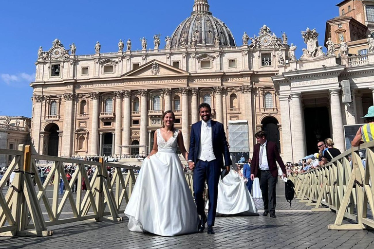 Newlywed couples blessing during Pope Leone XIV audience