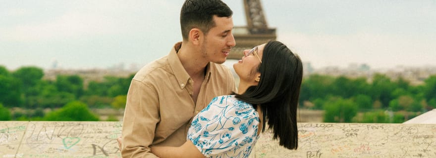 Paris : séance photo vintage à la Tour Eiffel