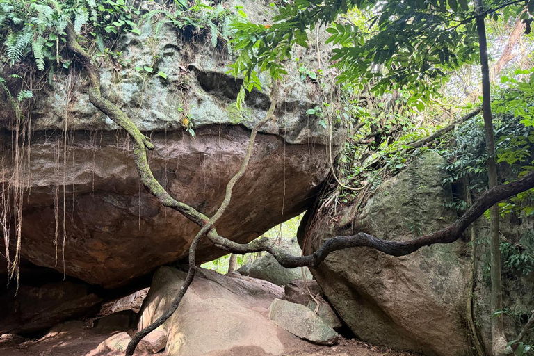 From Negombo: Maligathenna & Pilikuttuwa Temple Hike