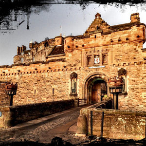 Edinburgh Castle: Guided Tour with Tickets Included