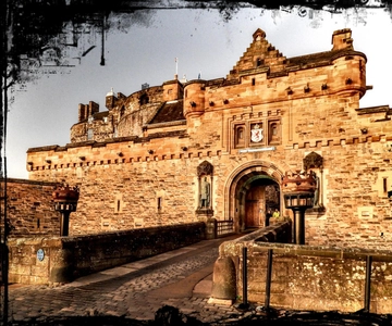 Edinburgh Castle: Guided Tour with Tickets Included