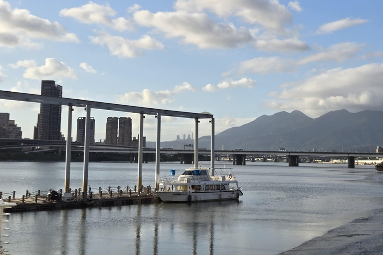 Taipei Private Tour: Heights, Heritage & Local Life Sunset & Night Market