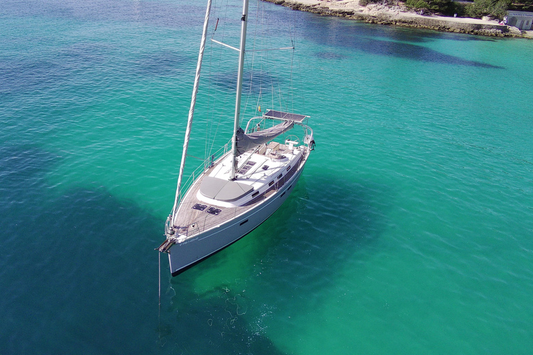 PALMA BAY : 4 HOUR PRIVATE TOUR WITH SAILING BOAT
