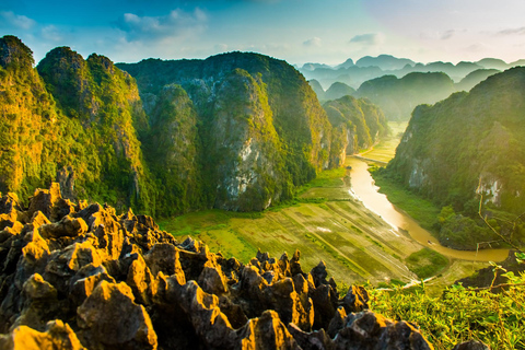 Hanoi: escursione di un giorno a Ninh Binh - Trang An, Grotte di Mua, Bai DinhTour VIP per un massimo di 9 persone