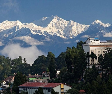 Darjeeling: Goecha-La 14 day Trek with Sherpa, meals & stay