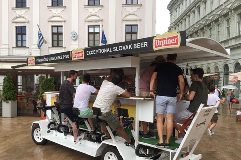 Bratislava: ultiem feestweekend van 2 nachten met hotelovernachting2 nachten in het Bratislava Bash Hostel, 60 minuten bierfietsen, kroegentocht