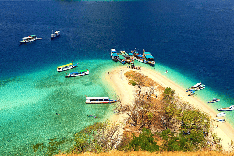 Labuan Bajo: Private Yacht Komodo-Inseln &amp; Manta-SchnorchelnPrivate Yachttour am Vormittag (13:00–19:00 Uhr) – Maximal 6 Gäste