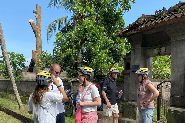 Ubud: Downhill-cykeltur med risfält, vulkan och måltidPrivat grupp