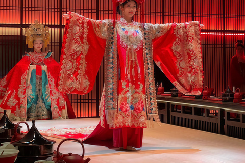 Jinan: Show Feast with Hanfu, Dinner, and Performance Row 1（SVIP）Meal+Costume+Headwear+Makeup (4 days in advance)