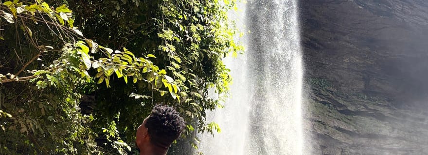 Visite de l'est : chutes de Boti, plantation de cacao, jardins d'Aburi