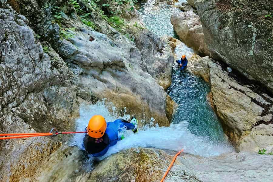 Bovec: Canyoning für Anfänger erleben. Foto: GetYourGuide