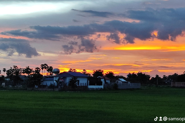 Kleingruppentouren zum Sonnenuntergang auf dem LandeDeine Touren sind inklusive Reiseleiter, Fahrrad, Tuk Tuk und Fahrer