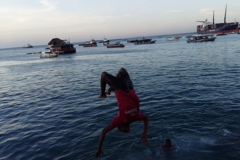 Zanzibar : marché alimentaire nocturne et expérience à la plage de MakachuZanzibar : marché alimentaire nocturne et expérience à Makachu Beach