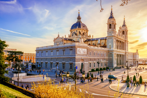 Madrid: Small-group historical walking tour Tour in Spanish