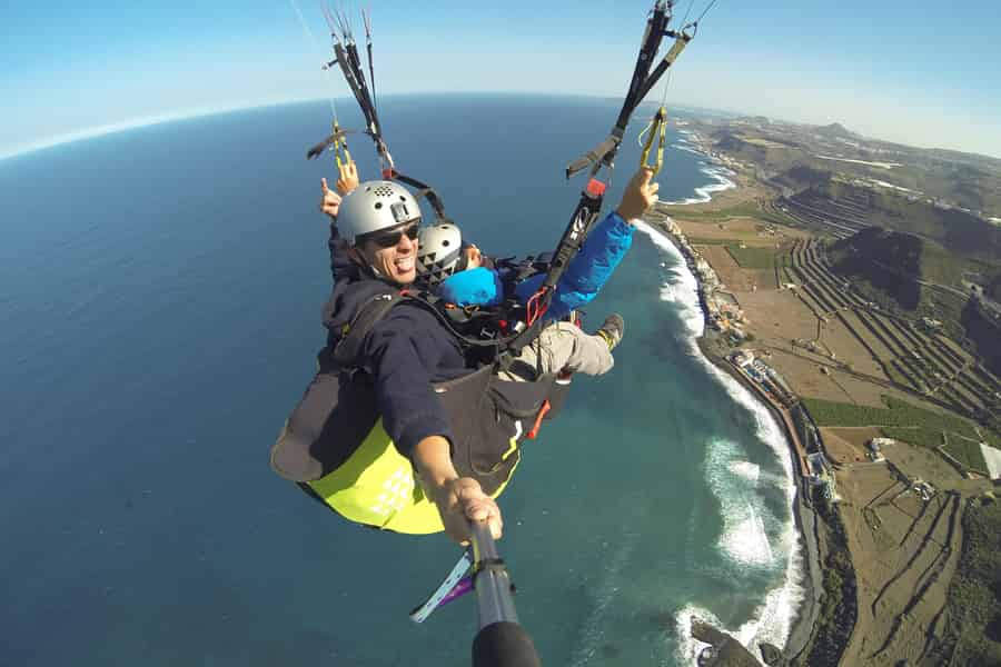 Las Palmas de Gran Canaria: Tandem-Gleitschirmflug. Foto: GetYourGuide